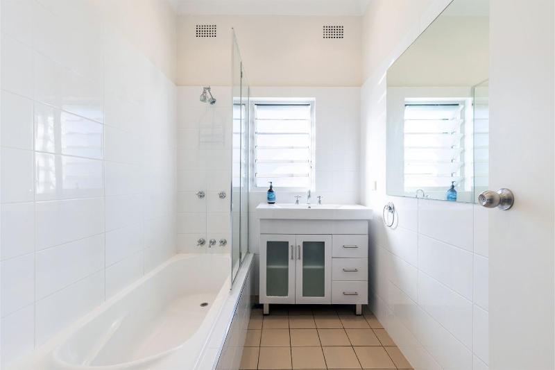 Tomaree Cottage 12 Tomaree Road - 200 mtrs to Beach - Pet Friendly linen WiFi & aircon - image 25