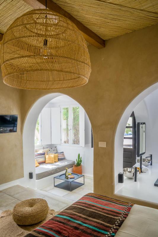 Executive Suite with Jacuzzi image 3