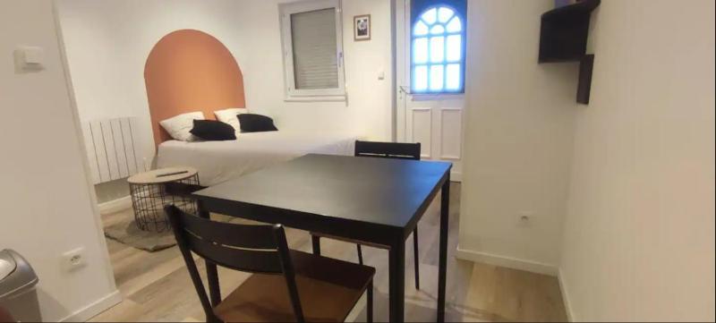 Studio Apartment image 4