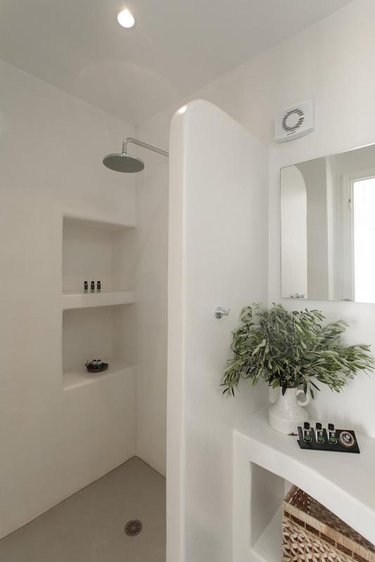 Superior Triple Room with Sea View image 4