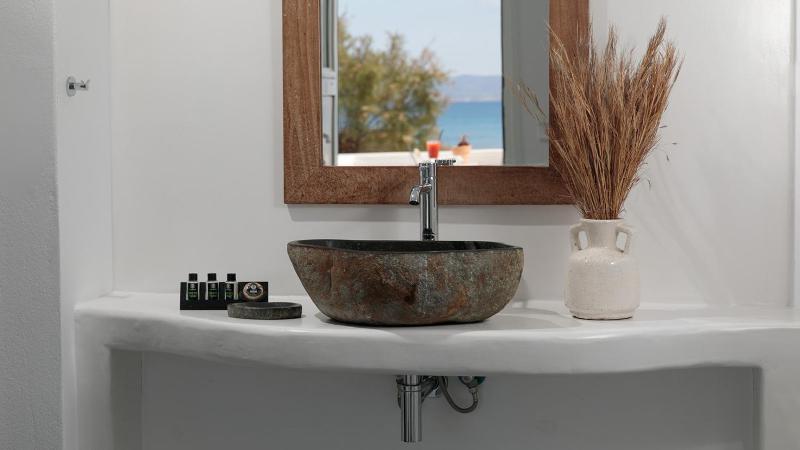 Standard Triple Room with Balcony and Sea View image 2