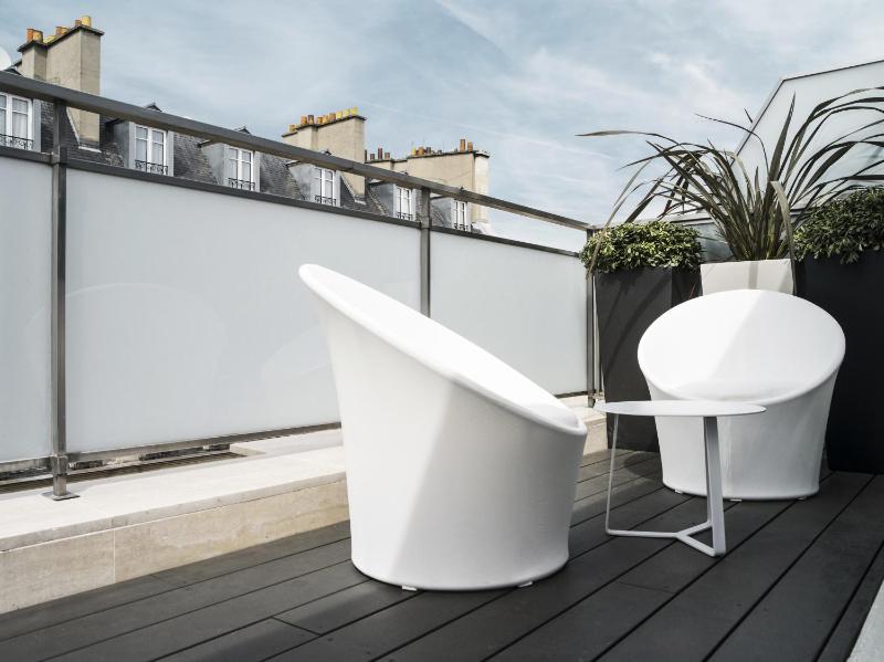 Double Room with Terrace image 3