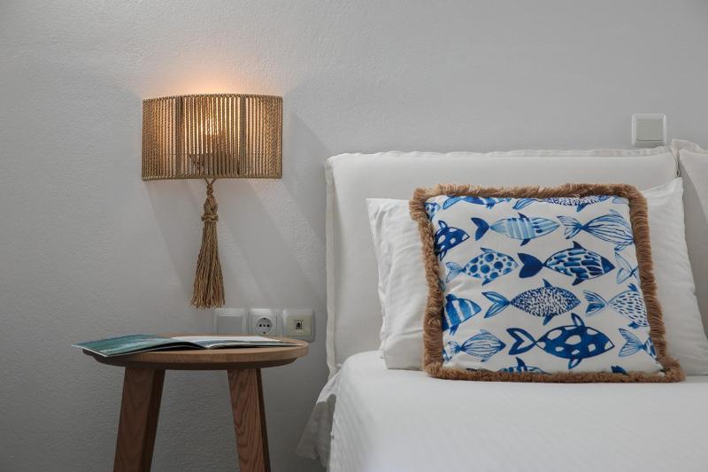 Standard Triple Room with Balcony and Sea View image 4