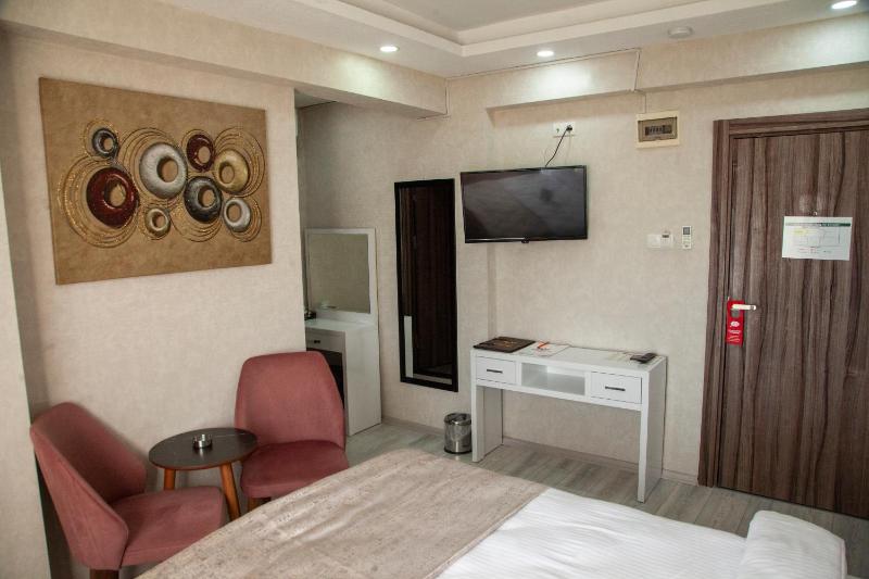 Budget Double Room image 3