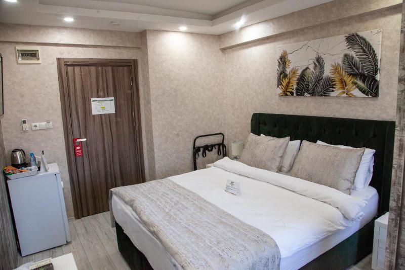 Budget Double Room image 4
