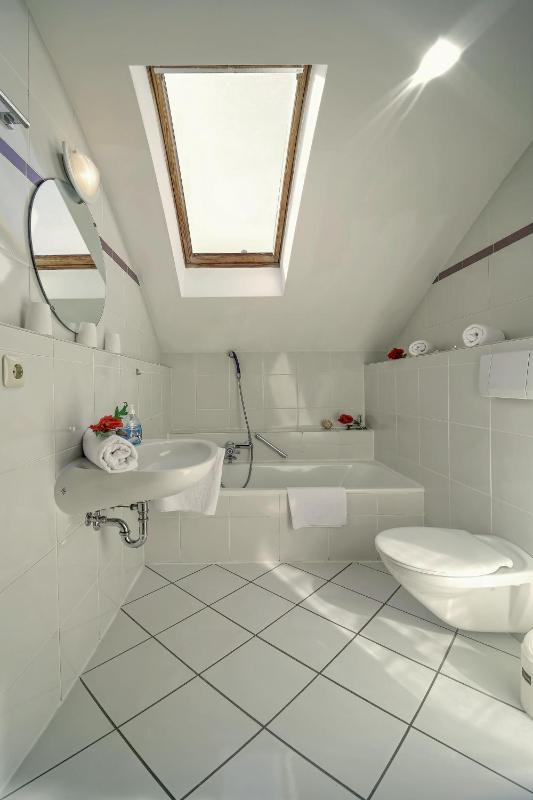 One-Bedroom Apartment image 2
