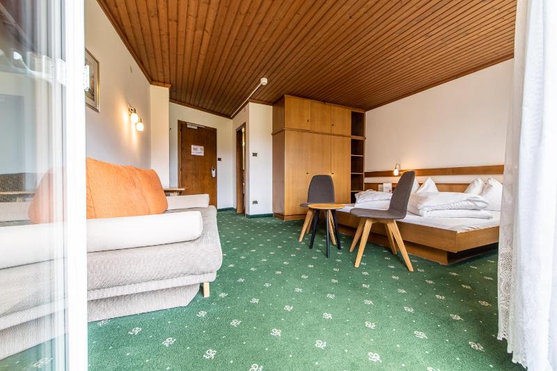 Standard Double Room image 4