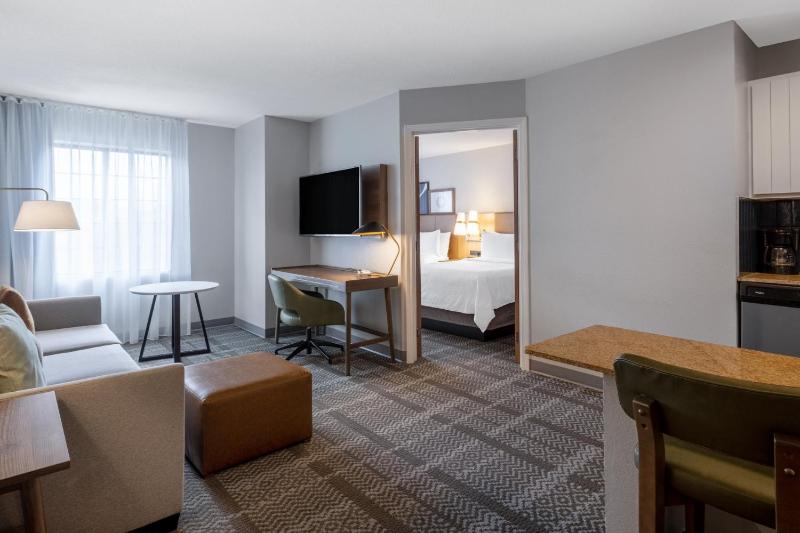 One-Bedroom Suite with Two Double Beds image 2