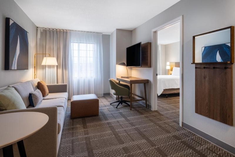 One-Bedroom King Suite image 2