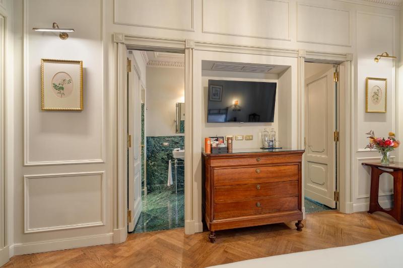 Superior Double or Twin Room image 3