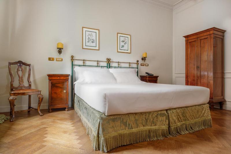 Superior Double or Twin Room image 4