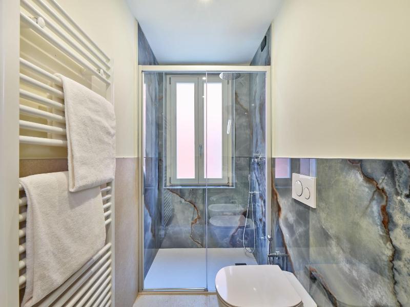 Deluxe Double or Twin Room image 2