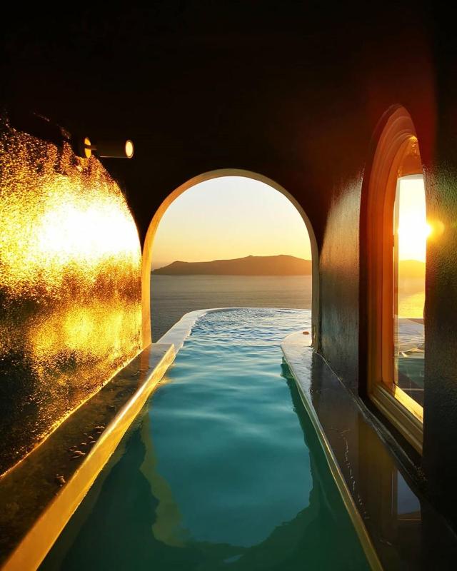 Honeymoon Suite image 1