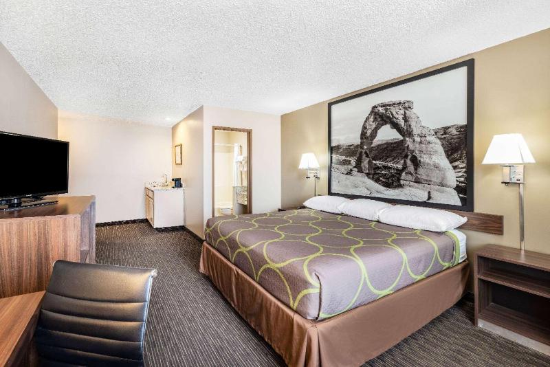King Room - Non-Smoking image 4