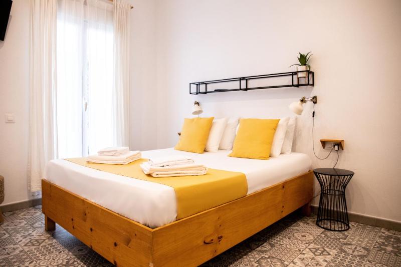 Double Room with Patio image 3