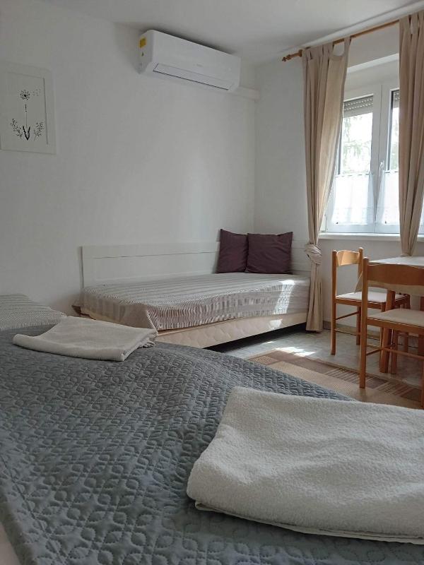 One-Bedroom Apartment image 2