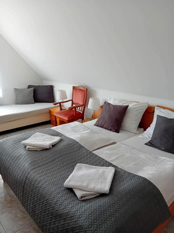 Quadruple Room with Private Bathroom image 3