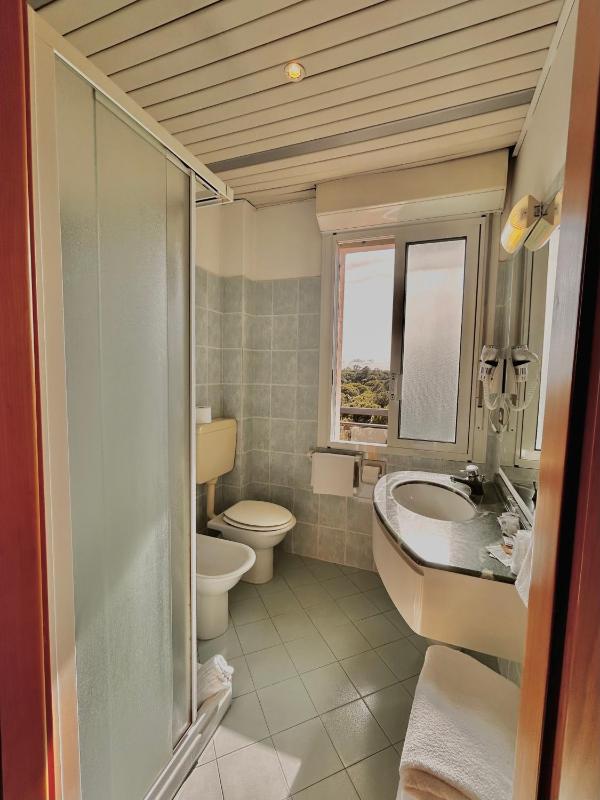 Triple Room with Beach Package image 3