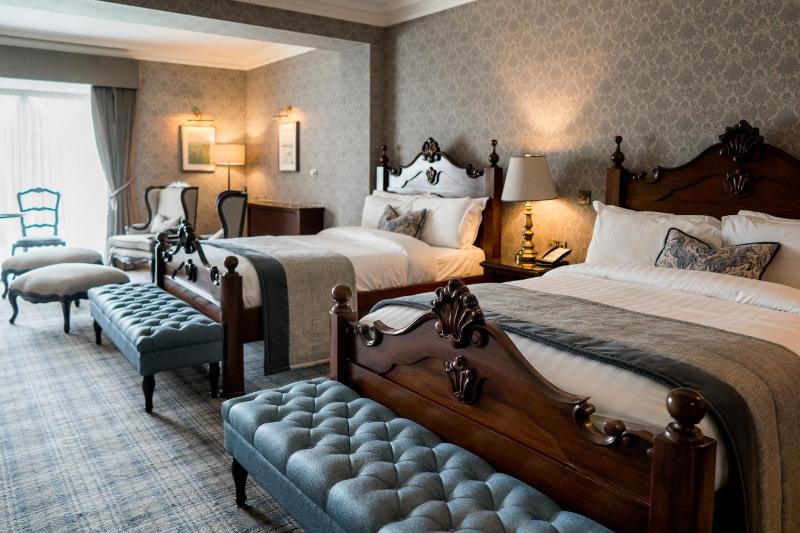 Deluxe Twin Room image 3