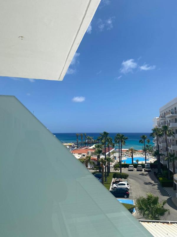 Double or Twin Room with Side Sea View image 3