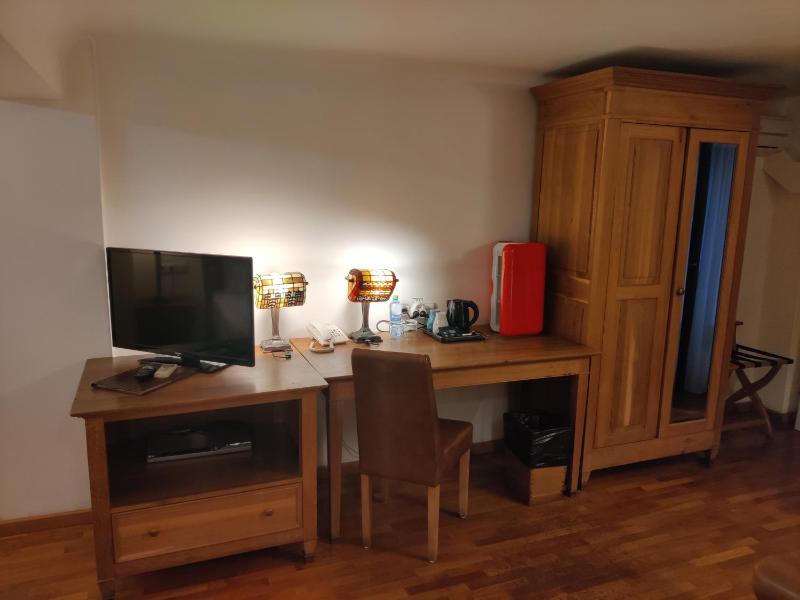 Large Single Room image 2
