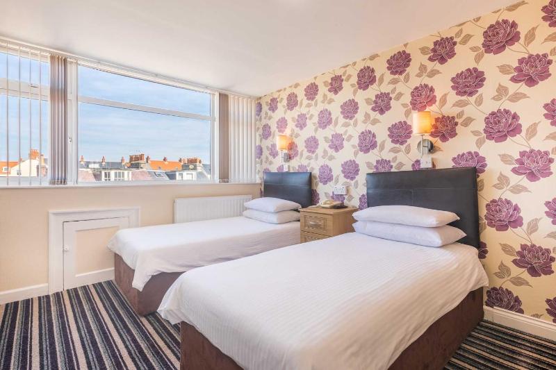 Twin Room with View image 4