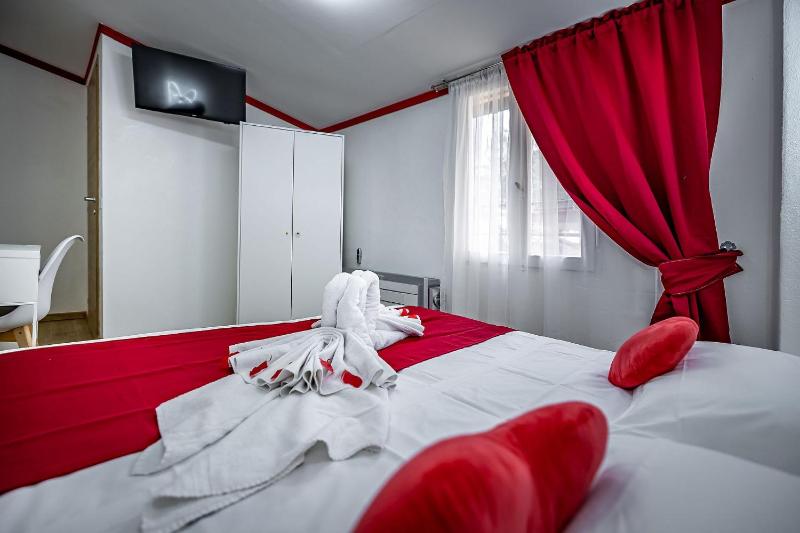 Standard Double Room image 1