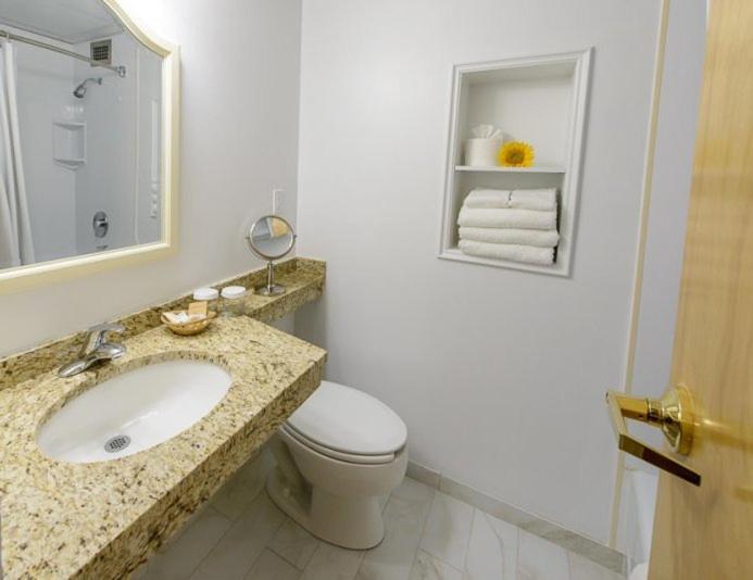 King Room image 4