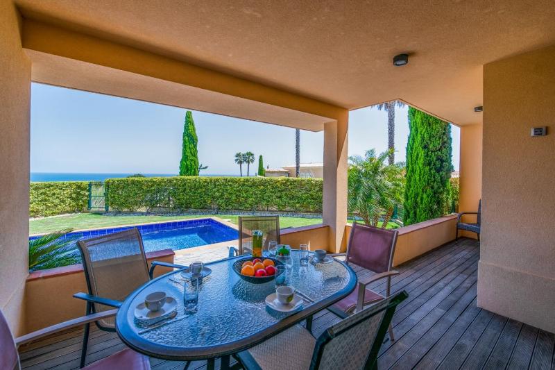 Three-Bedroom Apartment with Pool and Garden image 1