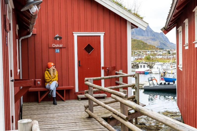 One-Bedroom Deluxe Rorbu Cabin with Sea View image 4