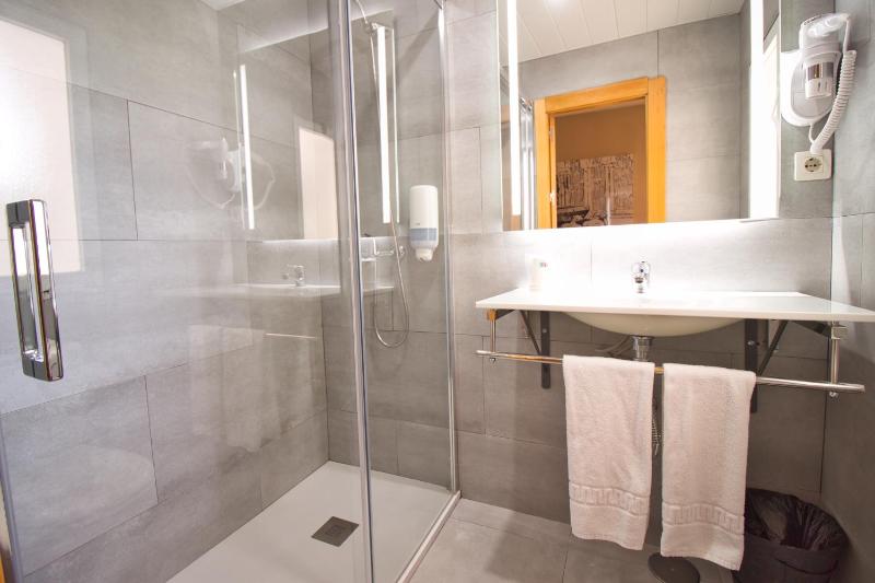 Quadruple Room image 2