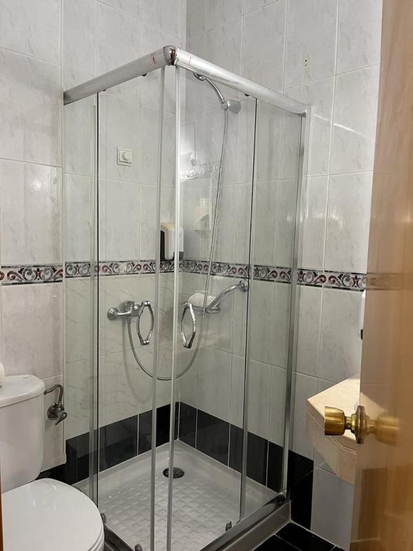 Single Room with Private Bathroom image 4