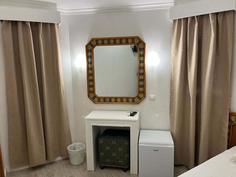 Single Room with Private Bathroom image 3