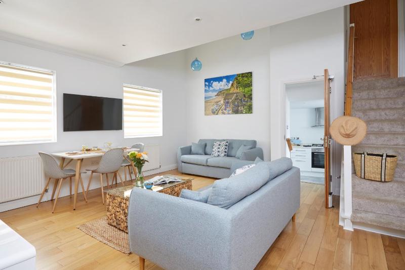 One-Bedroom Apartment image 3