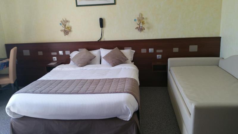 Triple Room with Sea View image 3