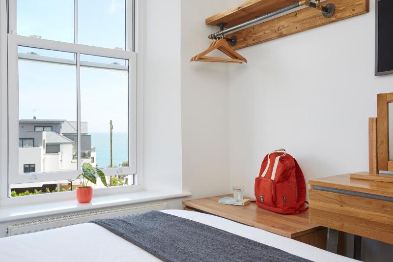 Three-Bedroom Apartment with Sea View, Balcony and Spa Bath image 2