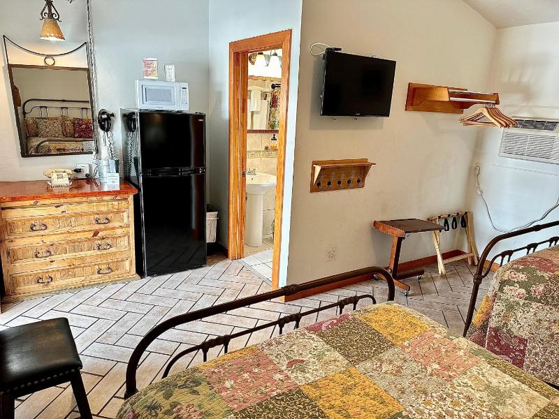 Double Room with Two Double Beds - Non-Smoking image 2