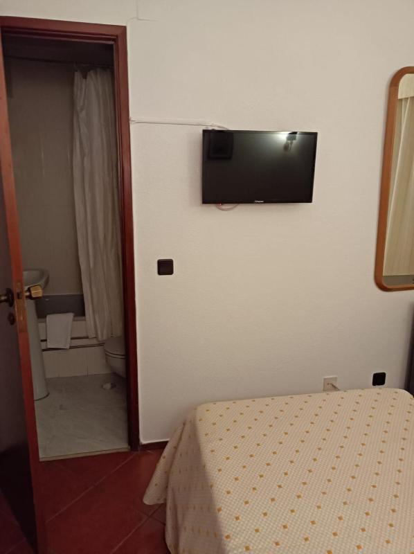 Single Room image 3