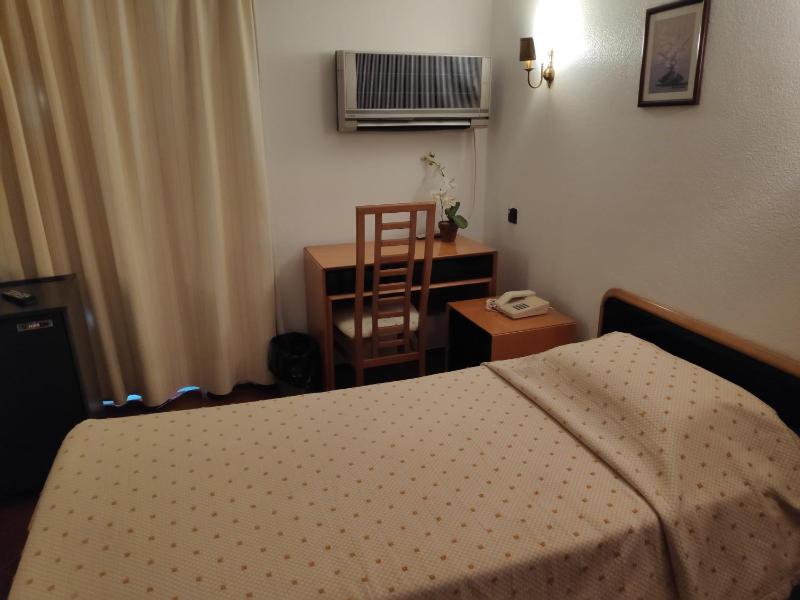 Single Room image 4