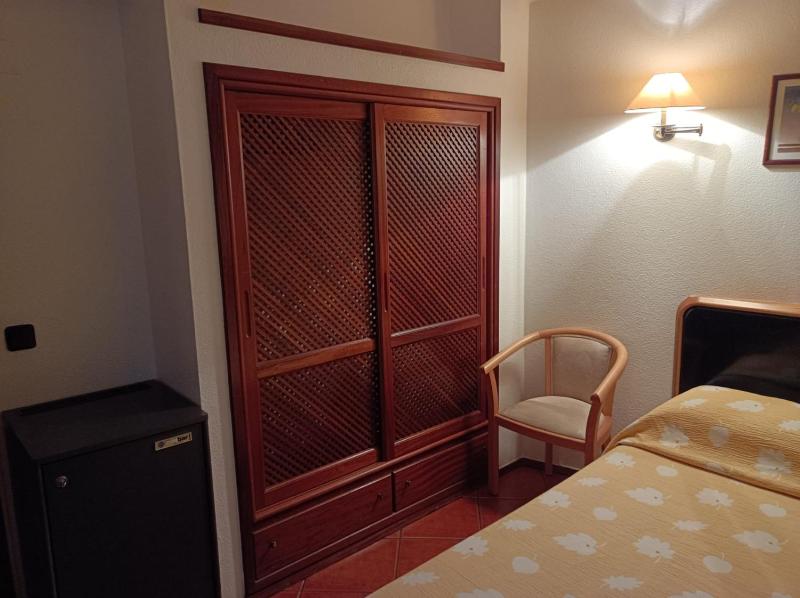 Double Room image 3