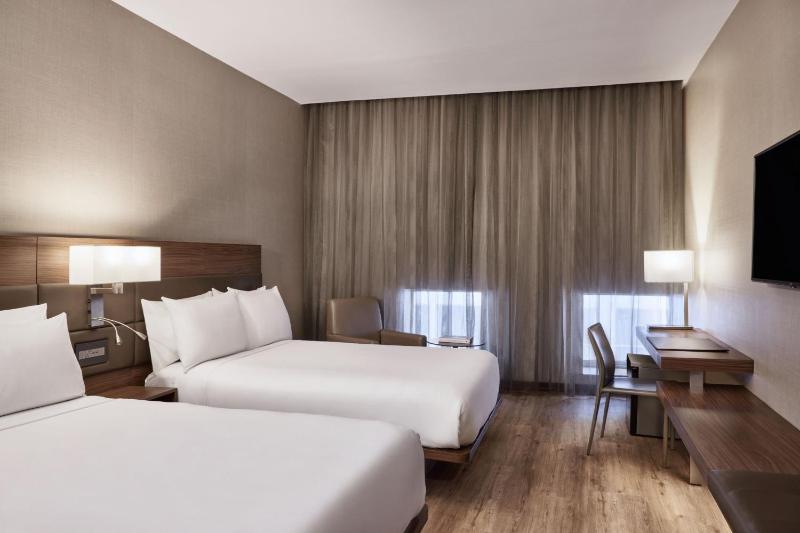 Double Room with Two Double Beds - No Windows image 2