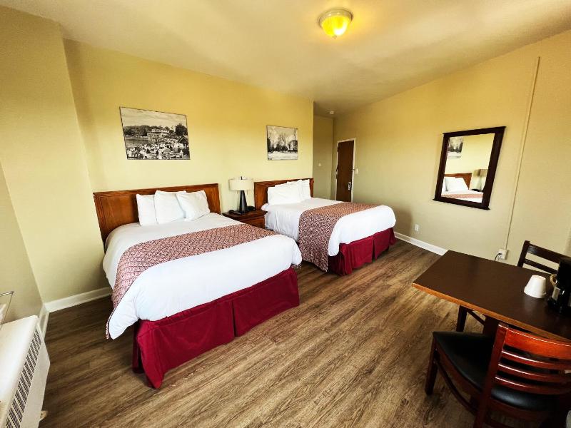 Double Room with Two Double Beds image 4