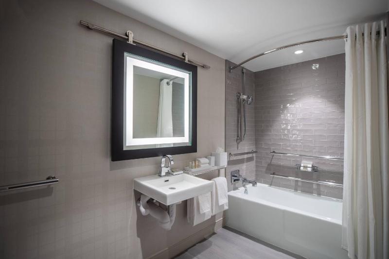 King Room with Sofa Bed - Lounge Access image 4
