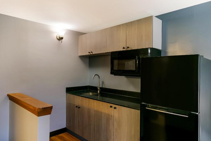 Studio with Two Queen Beds with Stove-Top Non-Smoking image 3