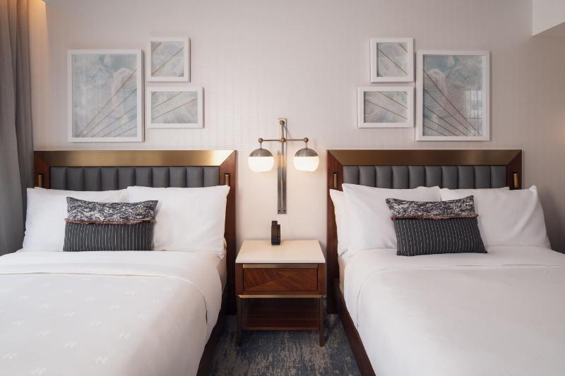 Studio with 2 Queen Bed image 4