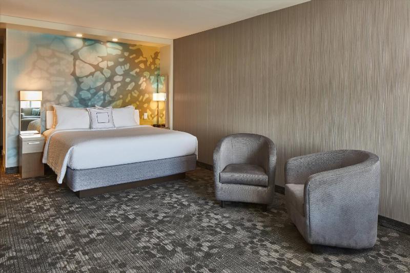 Suite, 1 King, Sofa bed, Waterfront image 2