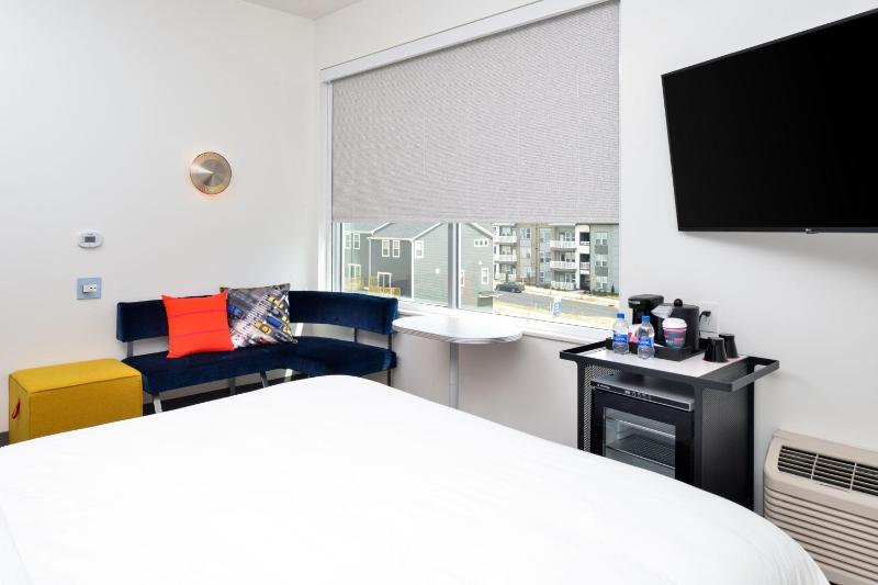 Aloft, Guest room, 1 King image 4