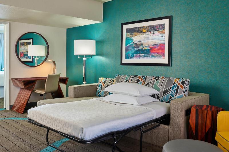 Club level, Suite, 1 King, Sofa bed, Corner room, Balcony