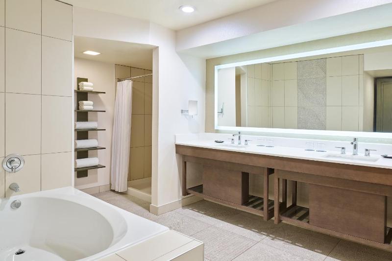 Sheraton Tucson Hotel & Suites - image 31
