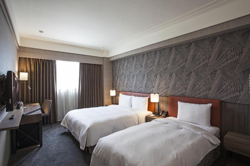 Deluxe Triple Room image 2